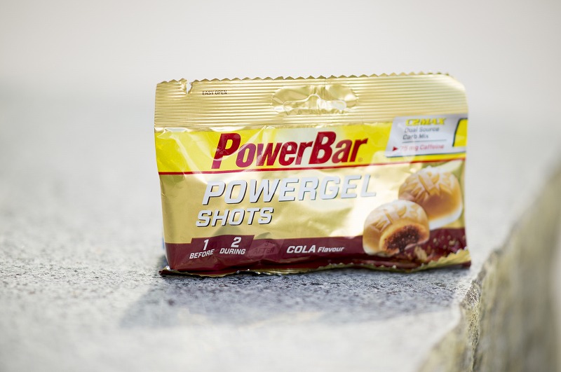 15周年記念イベントが PowerBar パワーバー PowerGel Shots パワージェル ショッツ コーラ グミ5粒でパワージェル1本分のエネルギー  補給食 行動食 トレイルランニング